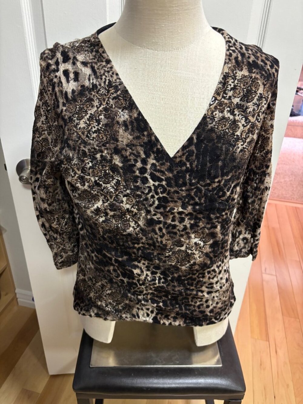 Chico's Lace, animal print, v-neck, 3/4 length sleeves top